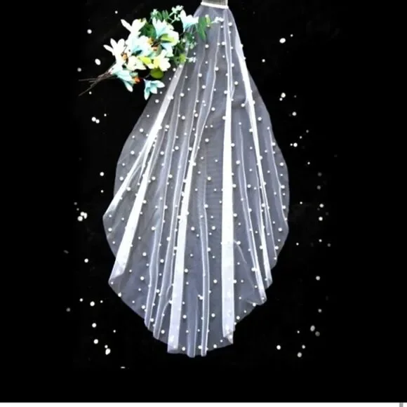 Pearl Wedding Veil With Comb - Picture 9 of 10